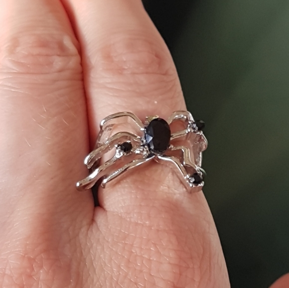 🕷️ Black Gems Spider Ring - Picture 2 of 5